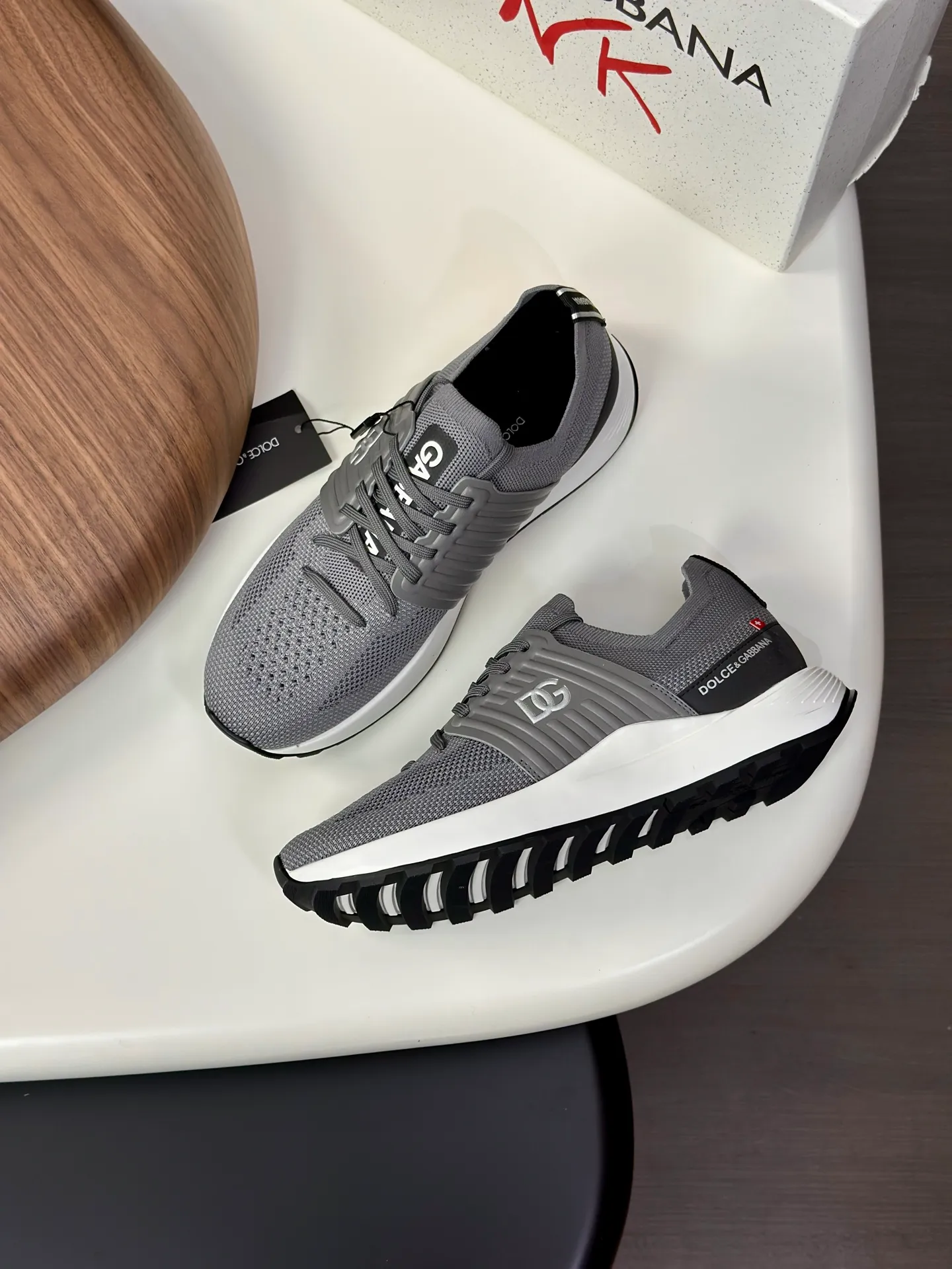 💰720••New arrivals••Dolce&Gabbana••DG✔️High-end men’s sports•casual shoes. Original goods from top counters. Original imported cowhide, multi-material splicing design ➕Imported cowhide lining, cowhide feet ➕Original TPR elastic outsole.  Size: 39-44 (38, 45 customized)
